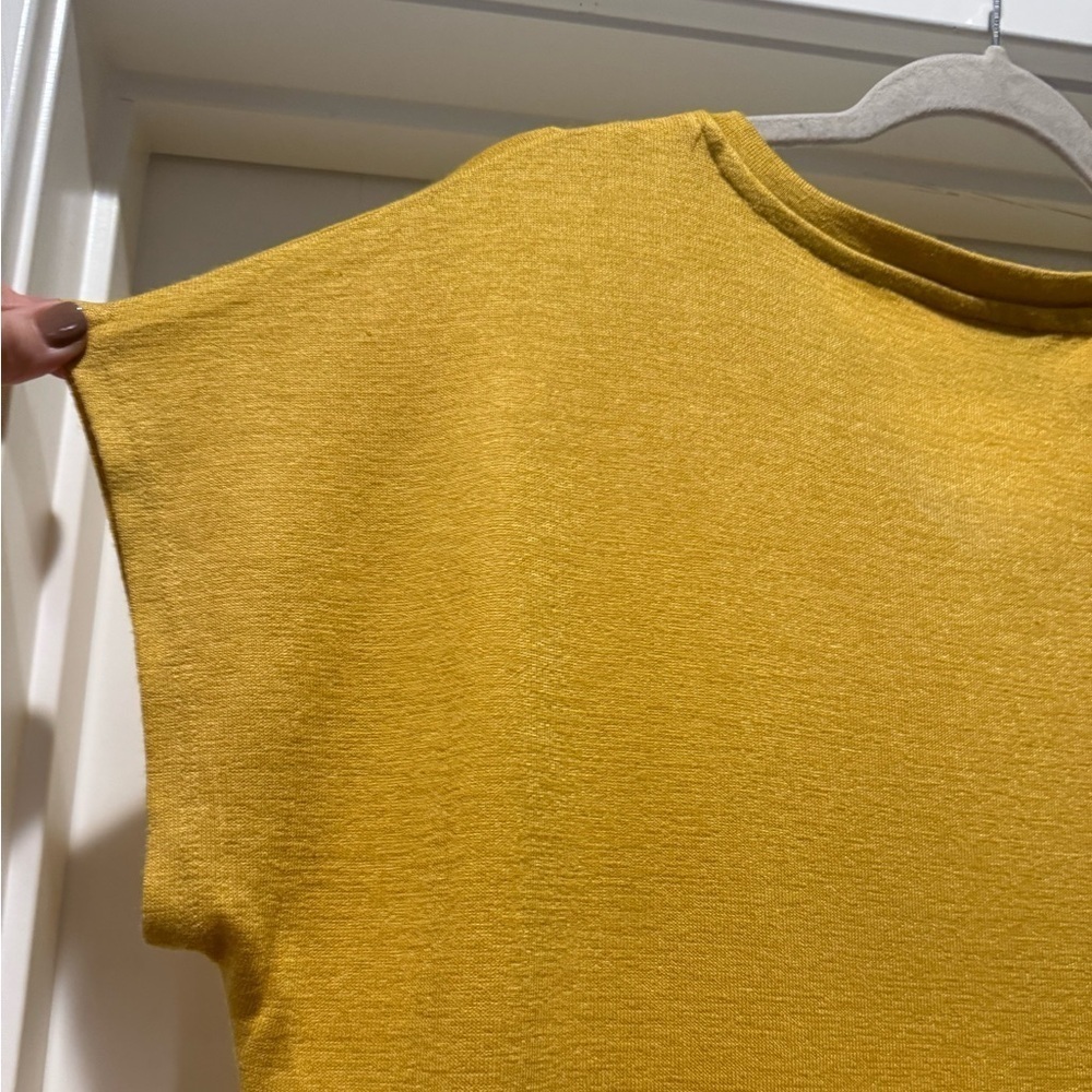 ORVIS Gold Tee Shirt Size L Shortsleeve V-Neck Quiet Luxury Loose Fit Casual - Picture 5 of 12